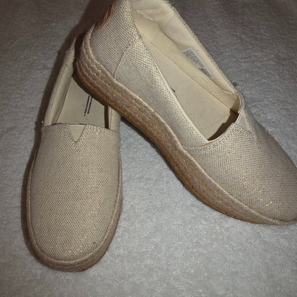 TOMS Valencia Beige Flat Wmns Dark Natural Metallic Linen 1.5" Platform Shoe